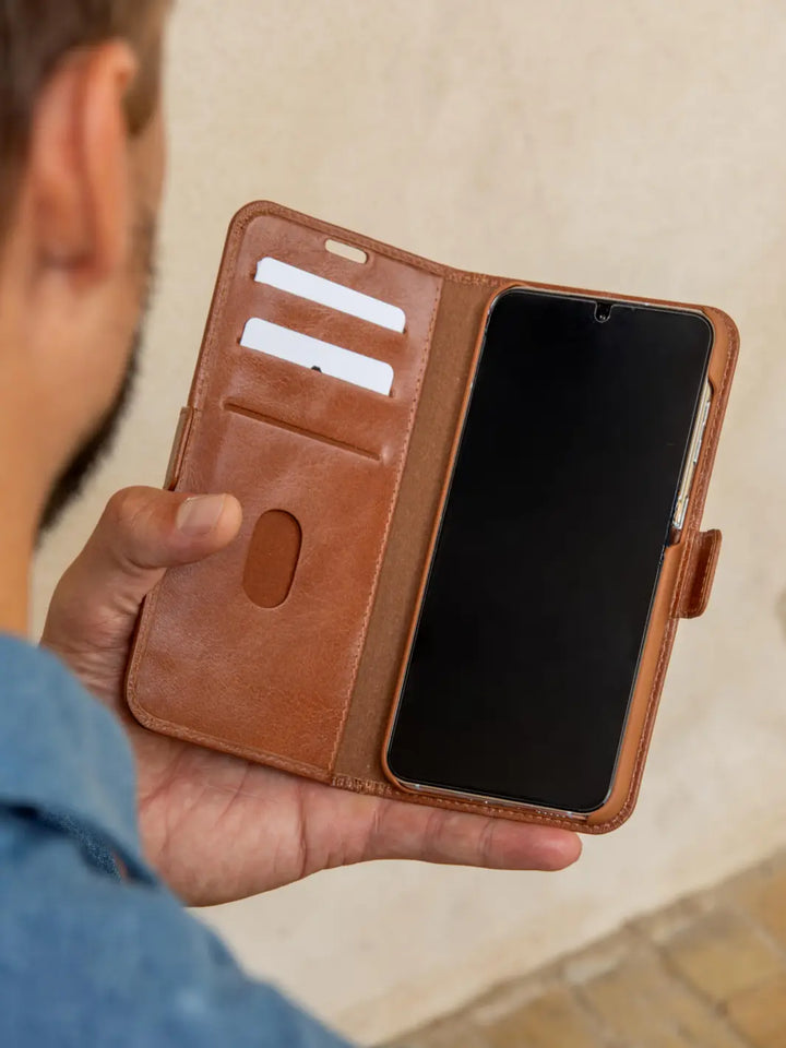 Copenhagen - iPhone 16e/15/14/13 - Tan Phone Case