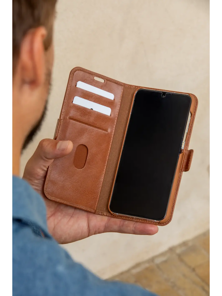 Copenhagen - iPhone 16e/15/14/13 - Tan Phone Case