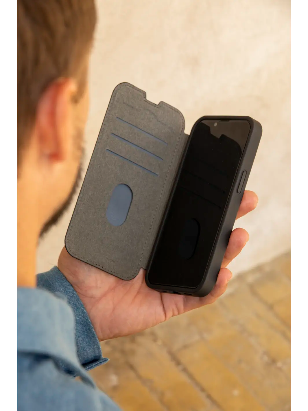 Helsinki MagSafe - iPhone 15 Pro - Black/Clear Phone Case