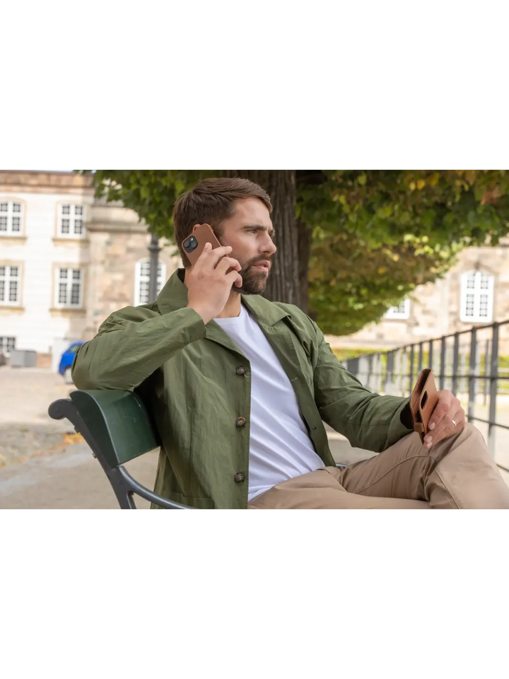 Lynge - iPhone 16e/15/14/13 - Tan Phone Case