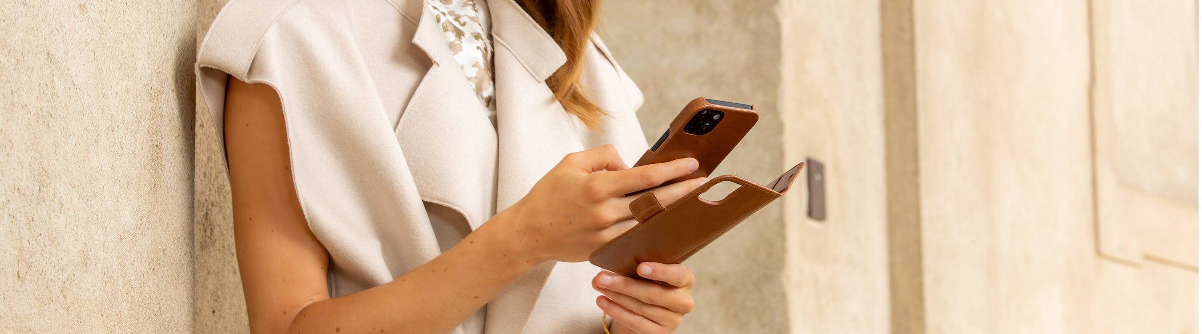 Lynge leather tan wallet phone case