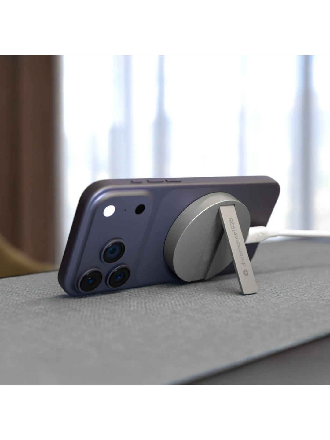 Wireless Magnetic Charger w/ stand - Qi2.2 25W - Aluminium Power Adapters & Chargers