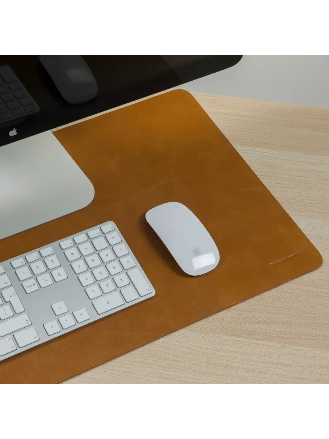 Copenhagen desk mat black size medium color tan#color_tan#format_medium