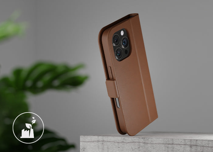 Full-grain leather iPhone 16 Copenhagen phone case