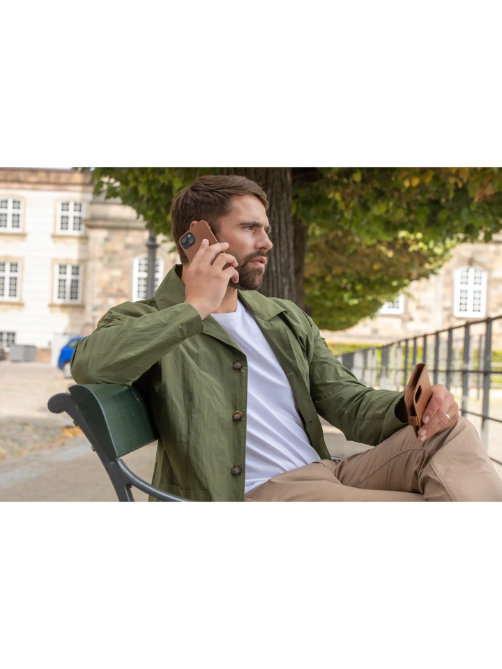 Lynge - iPhone 17e/16e/15/14/13 - Tan Phone Case