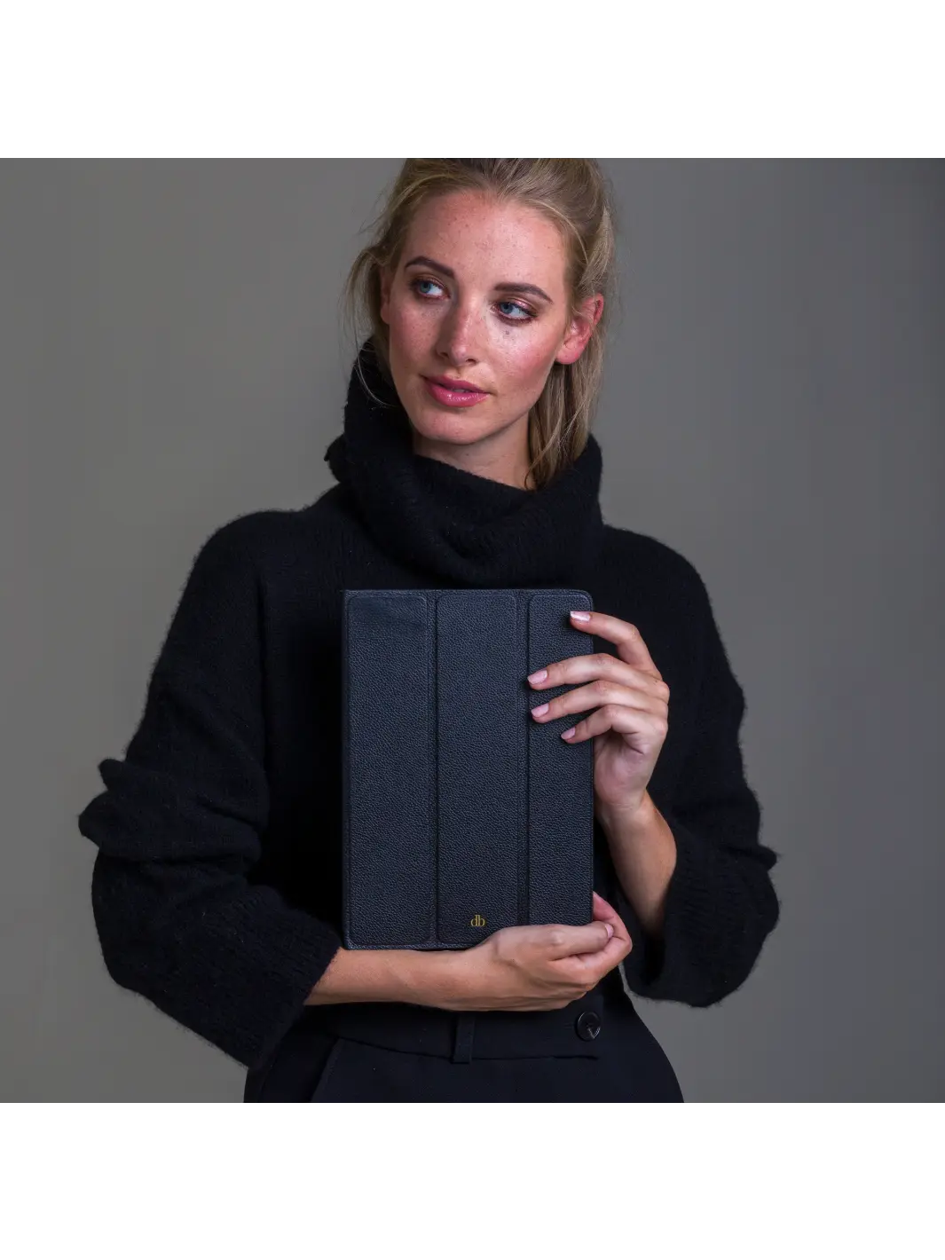 Milan full-grain leather iPad case#color_night-black