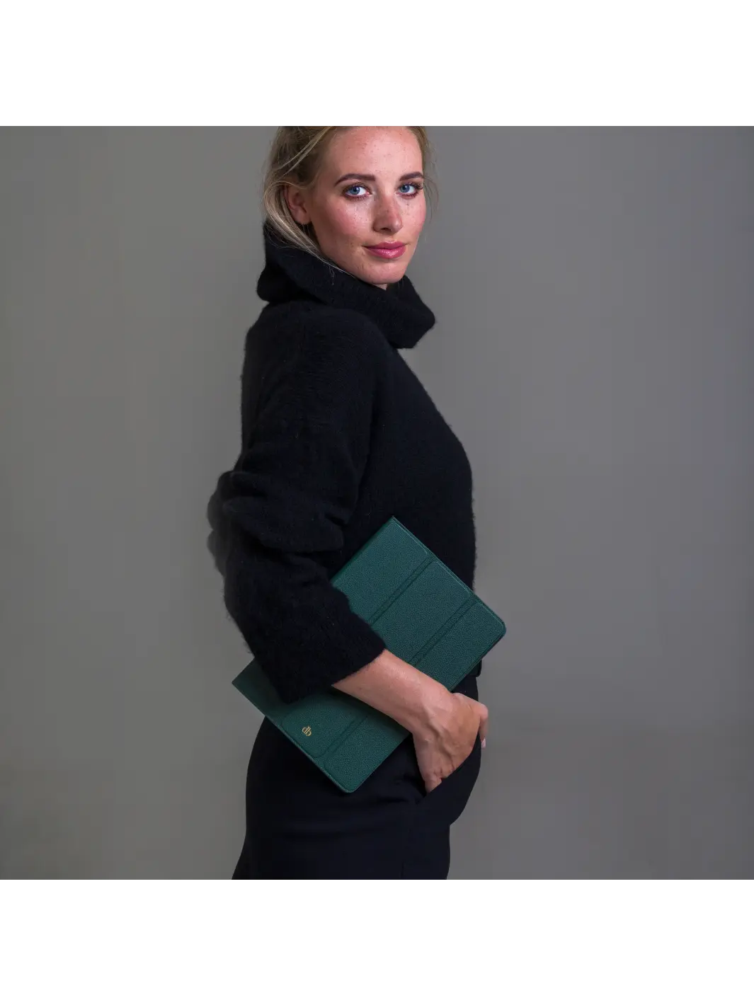 Milan full-grain leather iPad case#color_evergreen