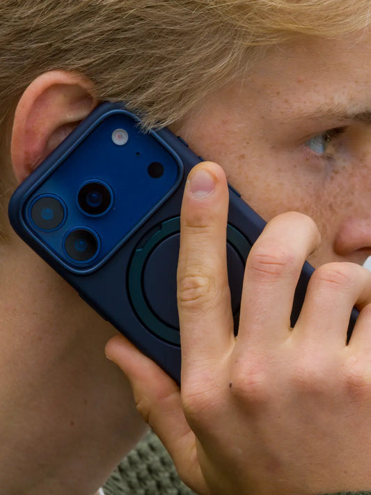 Roskilde MagSafe Kickstand ICON - iPhone 17 Pro - Deep Water Phone Case